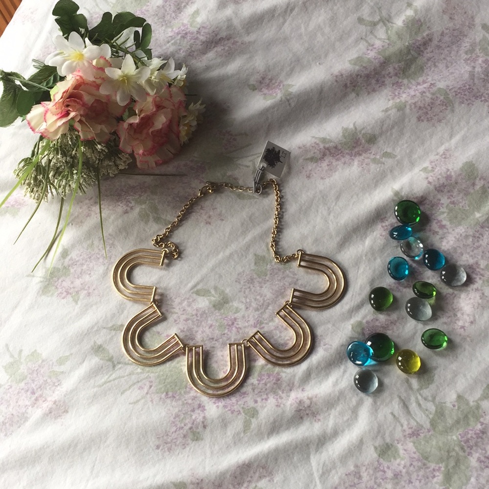 Gorgeous Classic Gold Necklace